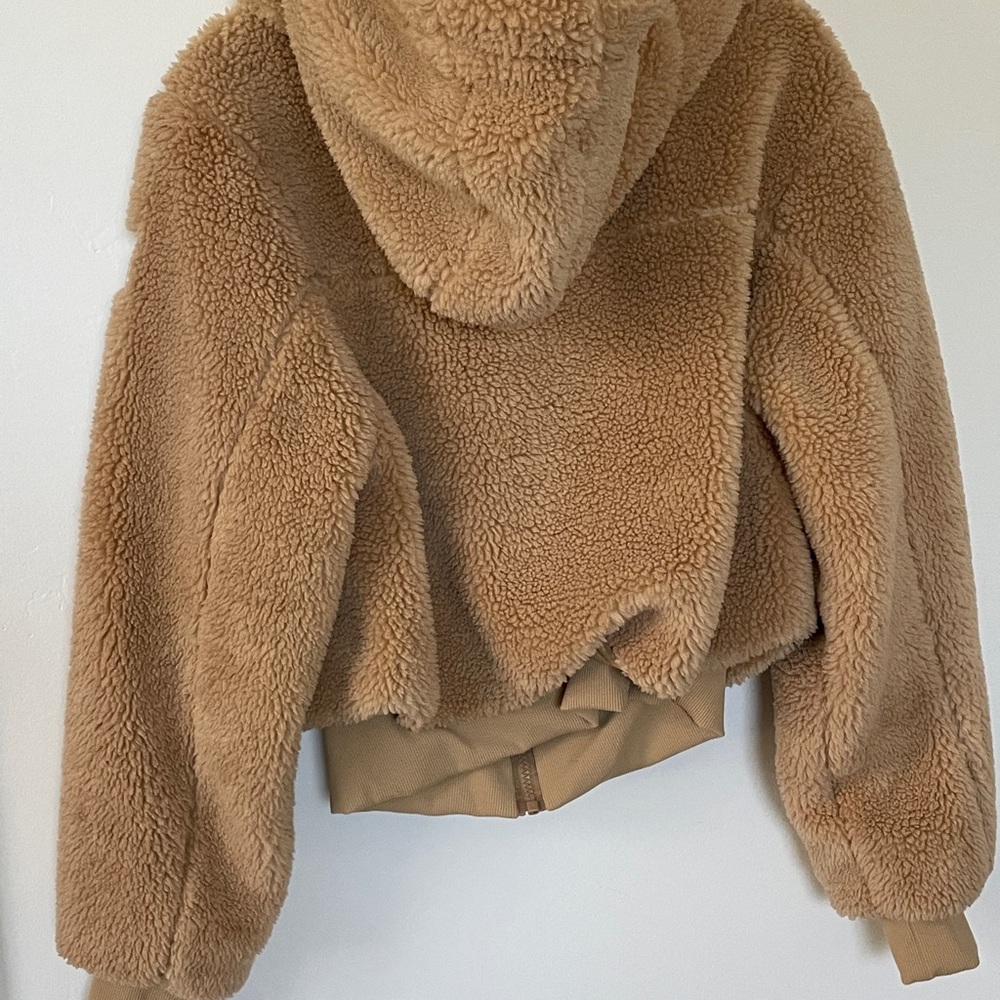 ALO Foxy Sherpa Jacket - Picture 2 of 4